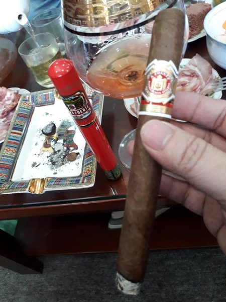 Cigar ARTURO FUENTE KING T ROSADO