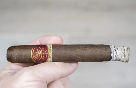 PADRÓN FAMILY RESERVE NO. 96 ra mắt 2 phiên bản Maduro và Natural