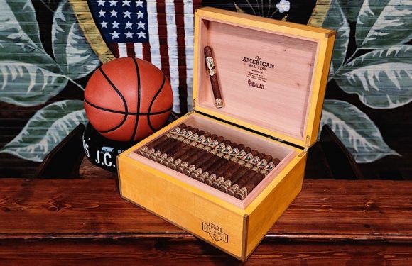 Humidor làm từ sàn bóng NBA và cigar độc quyền từ J.C. newman