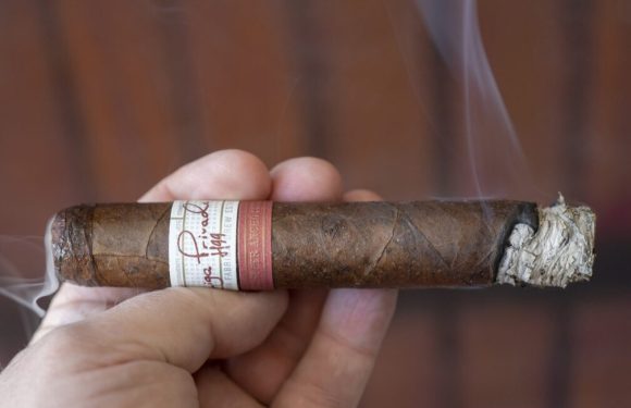 Giới thiệu Liga Privada H99 Connecticut Corojo Super Ancho