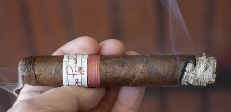 Giới thiệu Liga Privada H99 Connecticut Corojo Super Ancho