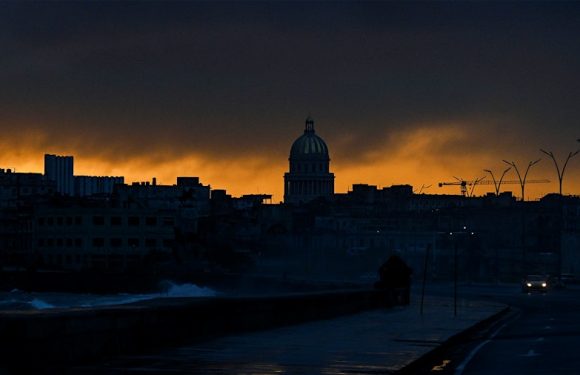 Mất điện trên toàn đất nước Cuba