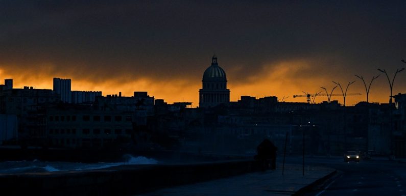 Mất điện trên toàn đất nước Cuba