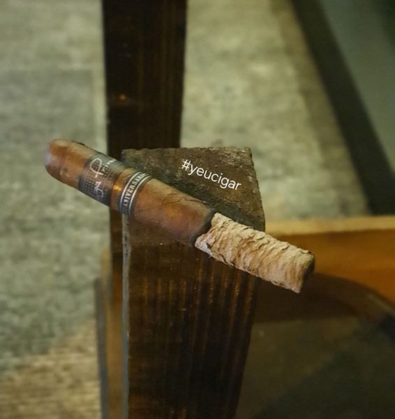 Review xì gà Liga Privada 10 Year Aniversario