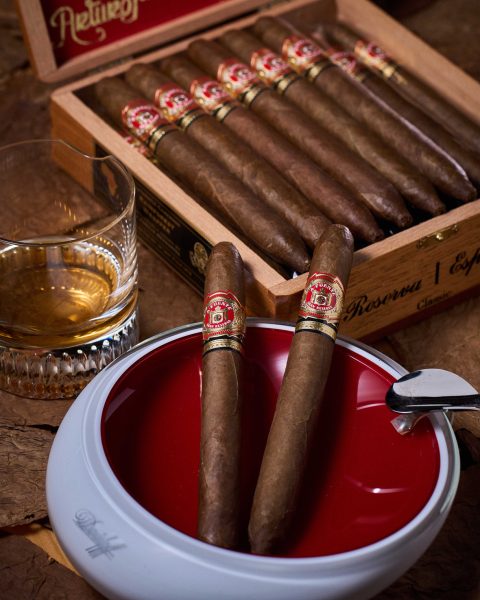 Review xì gà Arturo Fuente Hemingway Classic