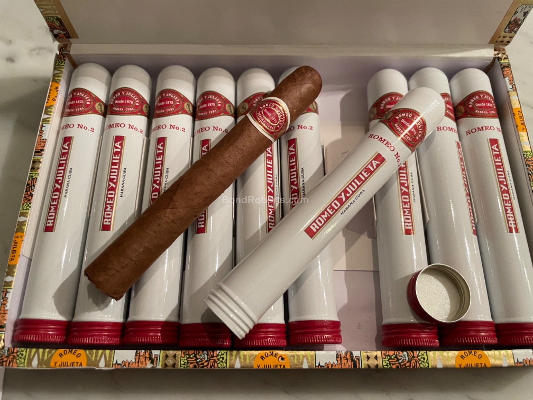 Romeo y Julieta No.2 (Cuba) – Petit Corona Tubo hộp 10