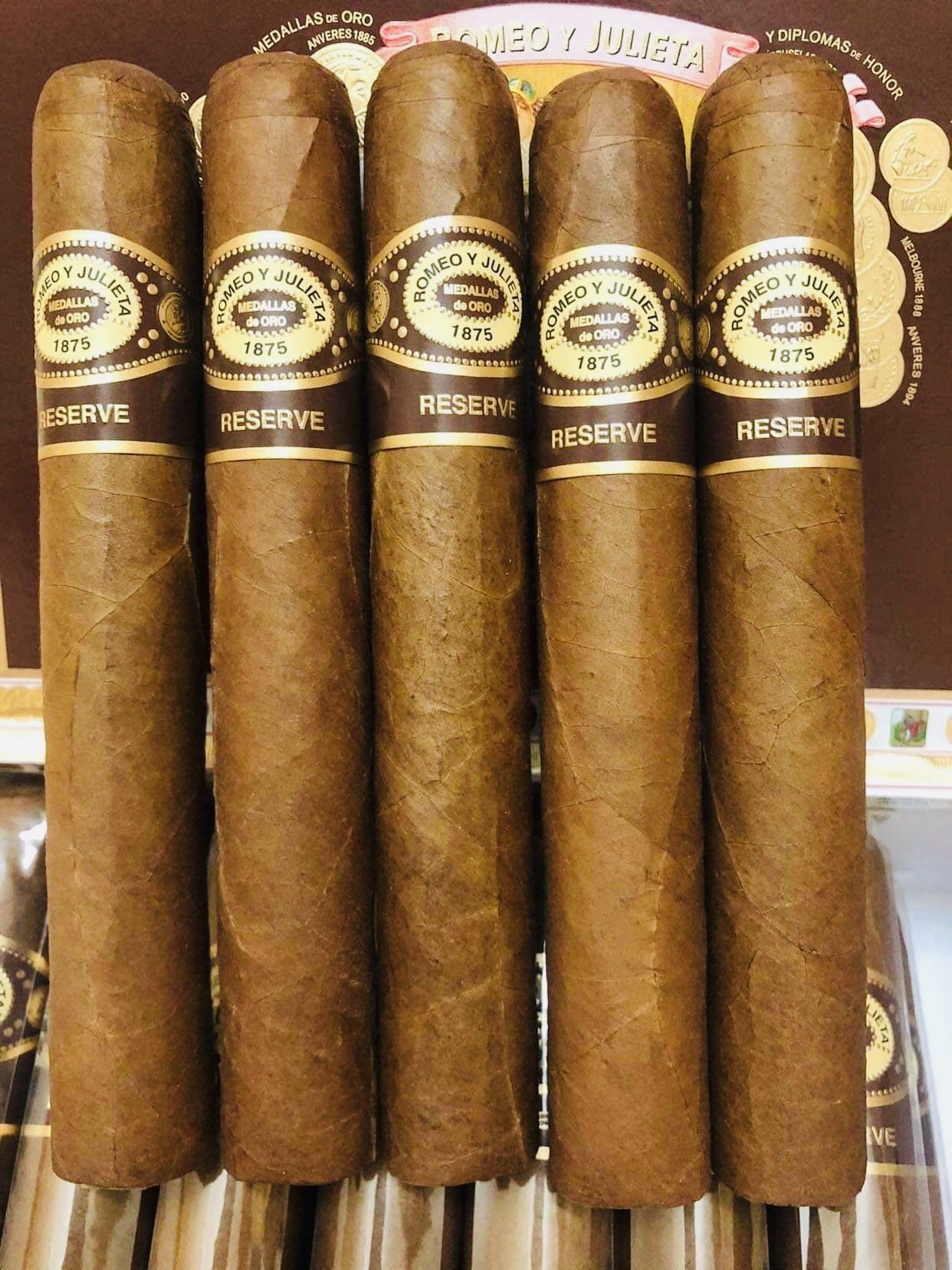Romeo y Julieta Reserve Toro 6″ × 56 | Cigar cân bằng, caramel béo và khói dày mượt