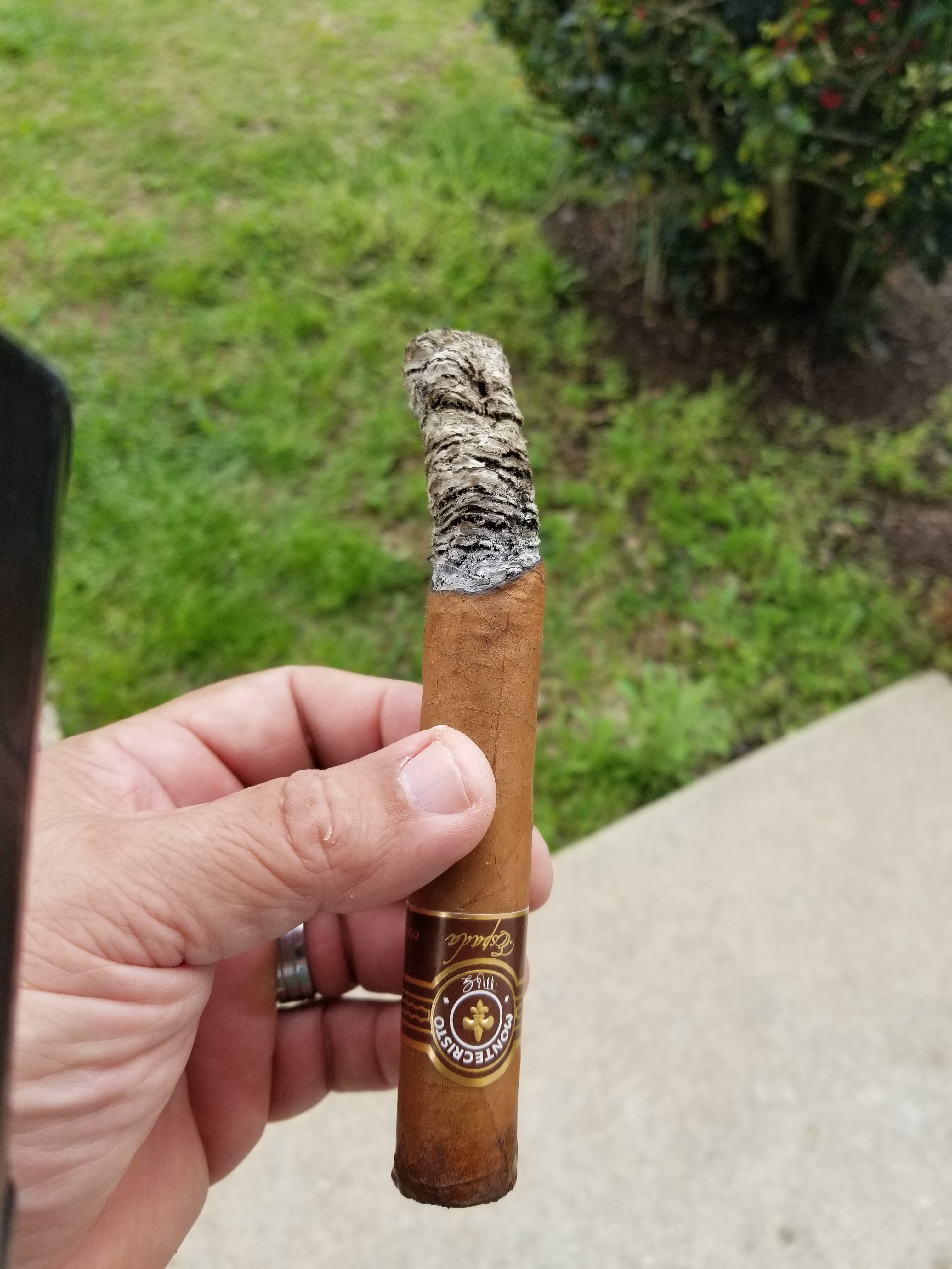 Montecristo Espada Quillon 7″ x 56 – Lá cờ đầu mạnh mẽ nhất của dòng Espada Review xì gà Montecristo Espada Quillon