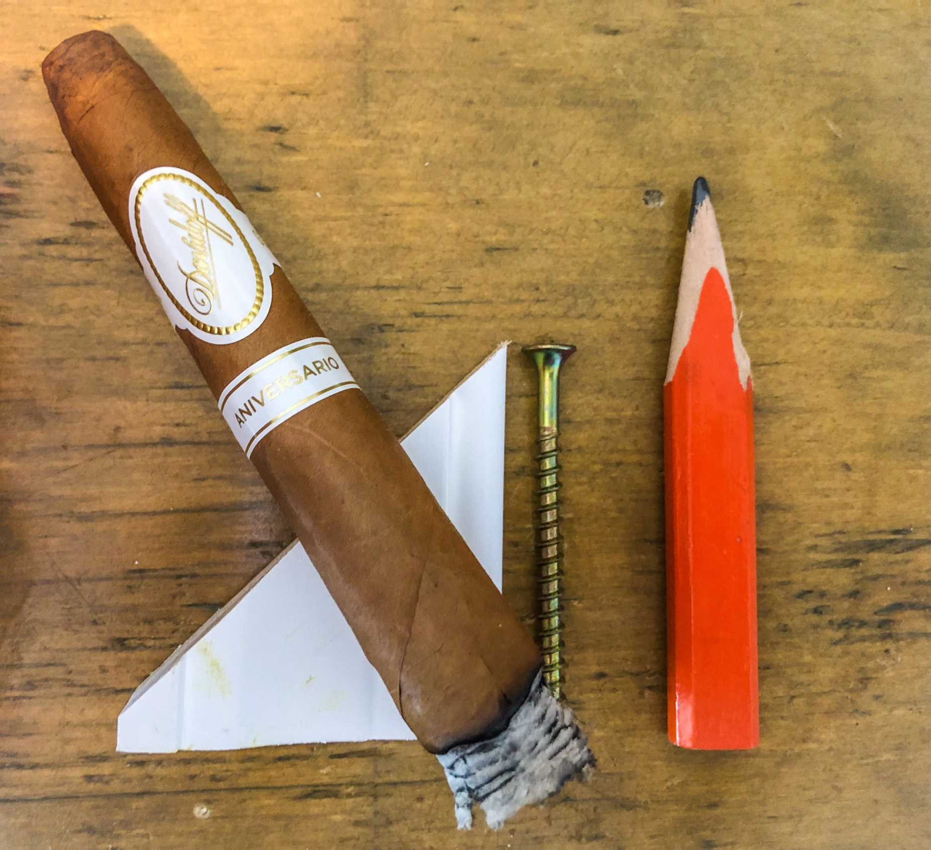 Davidoff Aniversario Special T 6× 36–52 – Torpedo kỷ niệm với hành trình hương vị “tăng dần đều” Review xì gà Davidoff Aniversario Special T