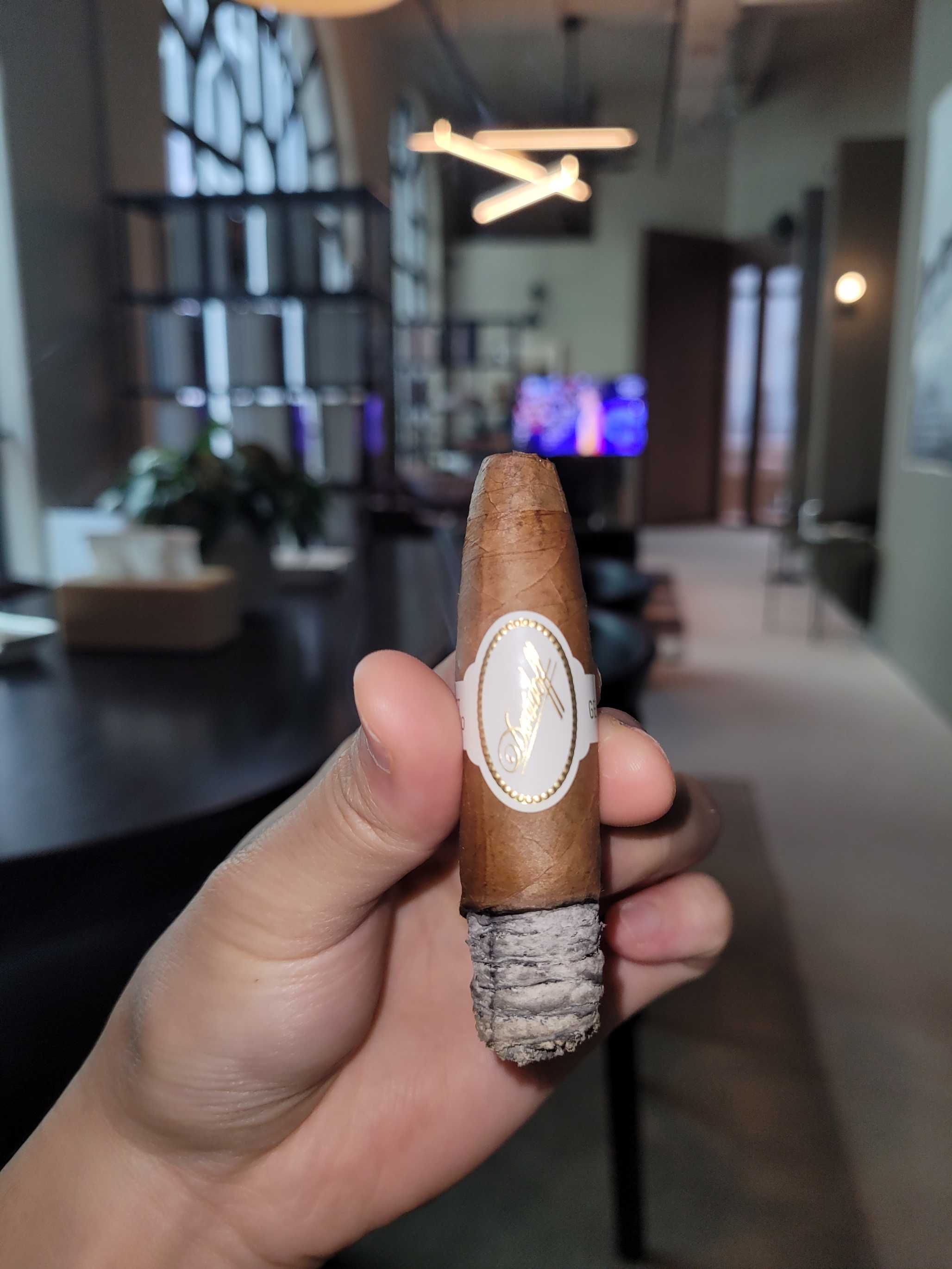 Davidoff Aniversario Short Perfecto 47/8 × 52 – 25 phút bùng nổ hương da, hạt và gia vị Review xì gà Davidoff Aniversario Short Perfecto 4 7/8 × 52