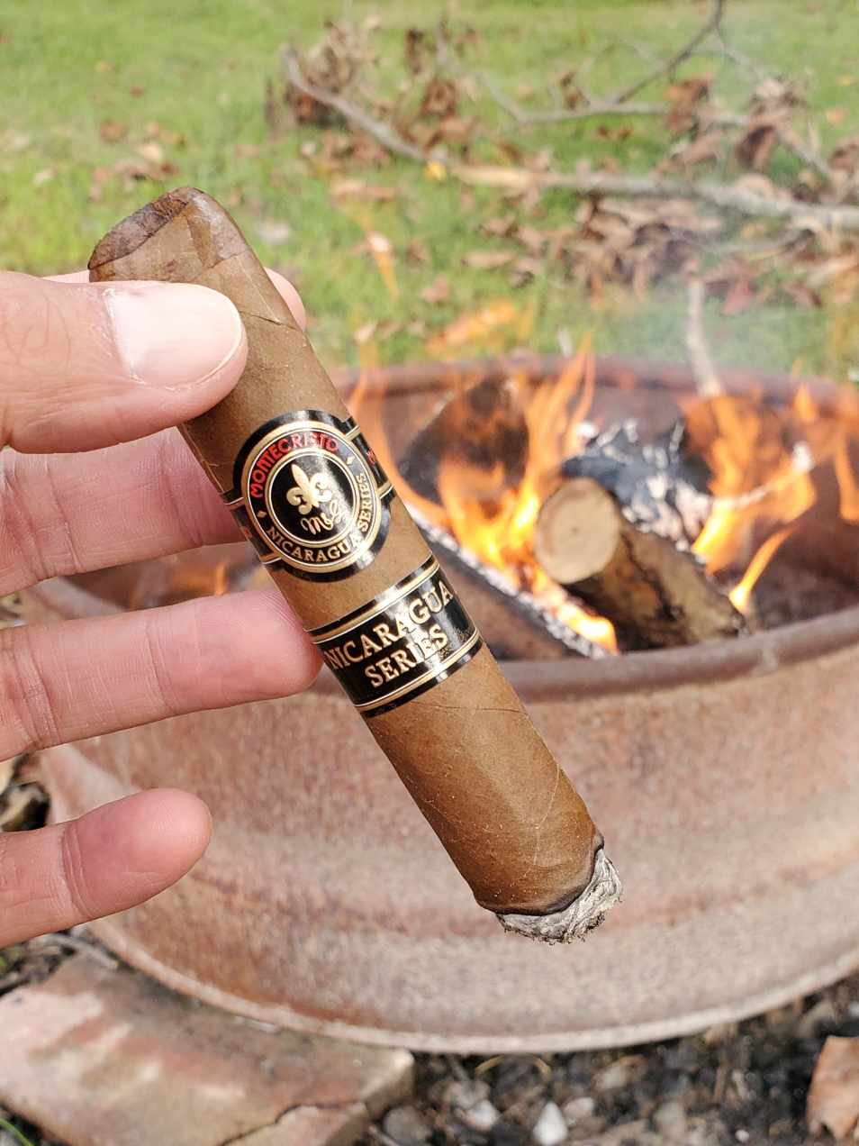 Montecristo Nicaragua Toro 6×54 – Sức mạnh thuần Nicaragua trong hình hài Montecristo Review xì gà Montecristo Nicaragua Toro