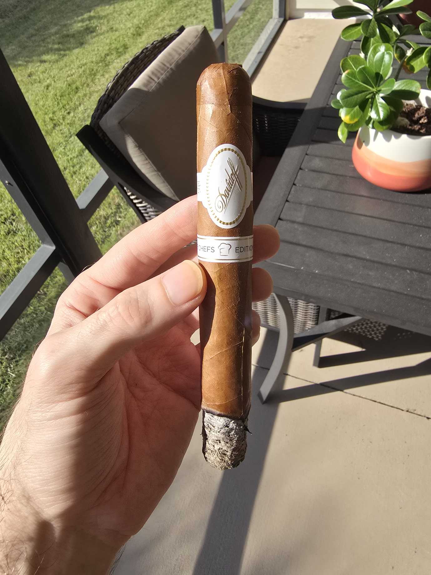 Davidoff Chef’s Edition 2025 Toro 6"1/4 × 52 – Bữa tối fine-dining trong một điếu Toro Review xì gà Davidoff Chef's Edition 2025 Toro