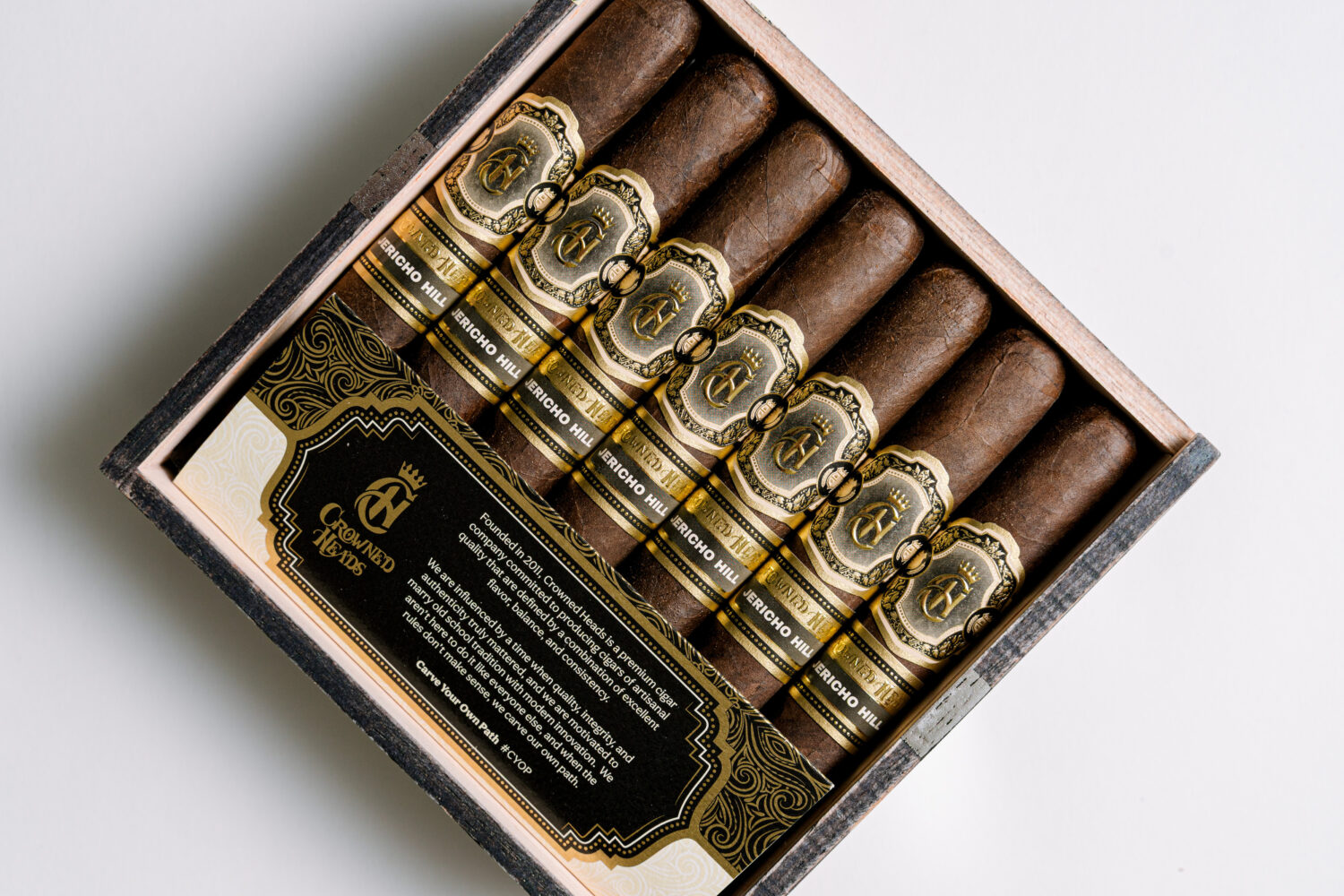Crowned Heads làm mới bao bì Jericho Hill cho năm 2025