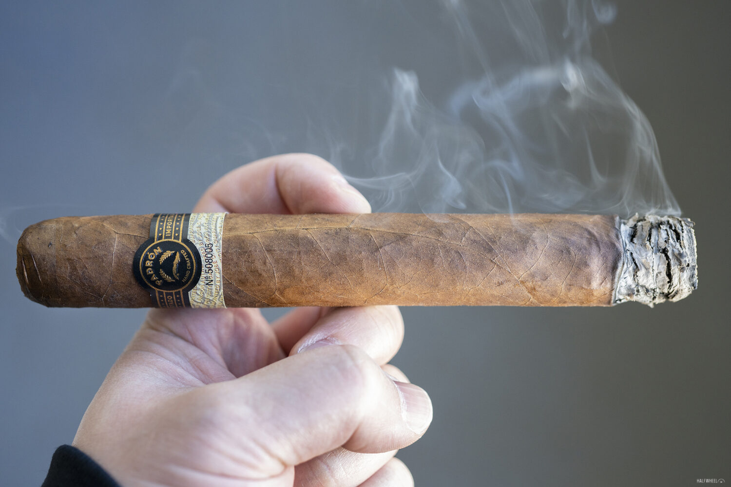 Padrón Black PB-99 Natural: điếu “gordo extra” tròn 6 3/4 x 60, tôn vinh sinh nhật 99 của José O. Padrón