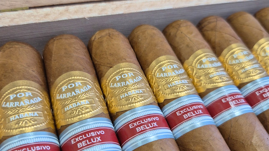 Por Larrañaga Ignacios: Edición Regional dành cho Bỉ & Luxembourg, 10.000 hộp 10 điếu