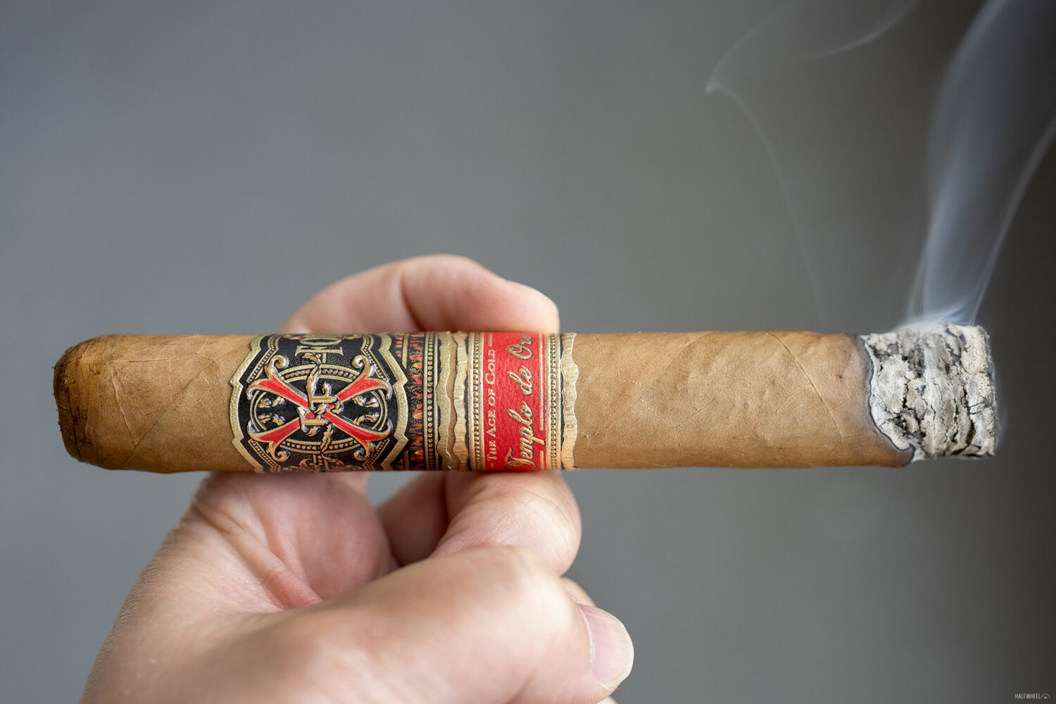 Đánh Giá Xì Gà OpusX Templo de Oro 8 Từ Arturo Fuente
