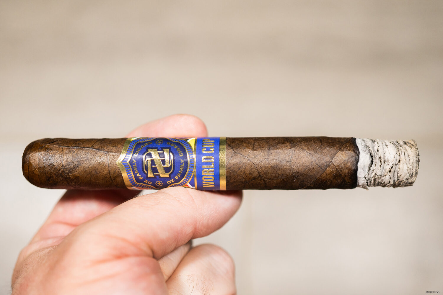 Đánh Giá OZ Family Cigars World Cup 2026 Limited Edition